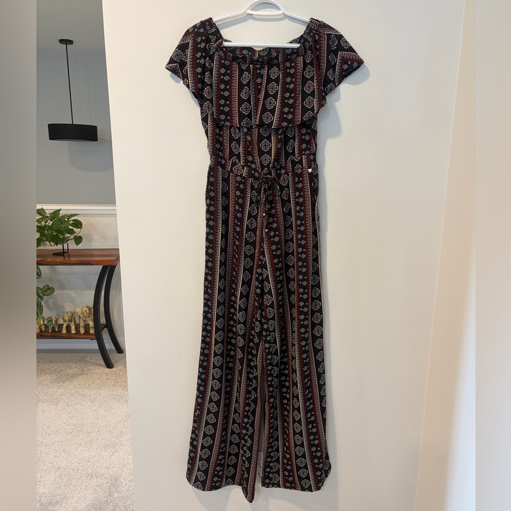 Guess Striped Patterned Off-Shoulder Wide Leg Ruffled Jumpsuit EUC
